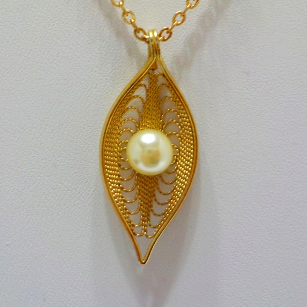 Vintage Sarah Coventry Faux Pearl Necklace
